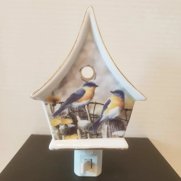 Royal Elfreda Fine Porcelain Mini Birdhouse Night Light . - Picture 1 of 7